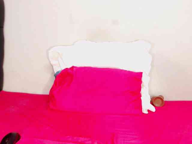 DivineBootyxxx Live Webcam on BongaCams