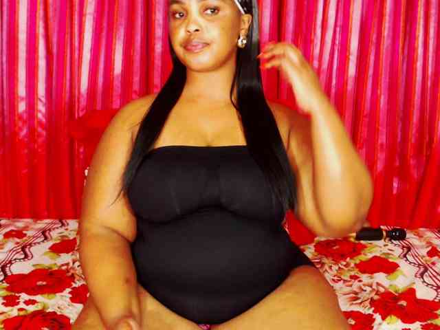 DivineBootyxxx webcam