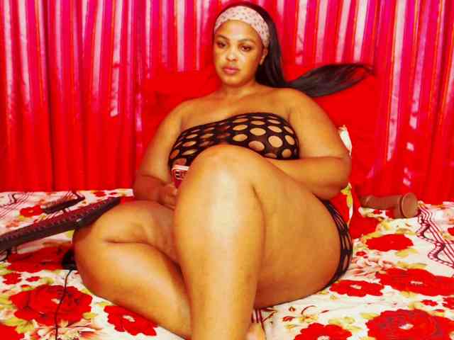 DivineBootyxxx webcam