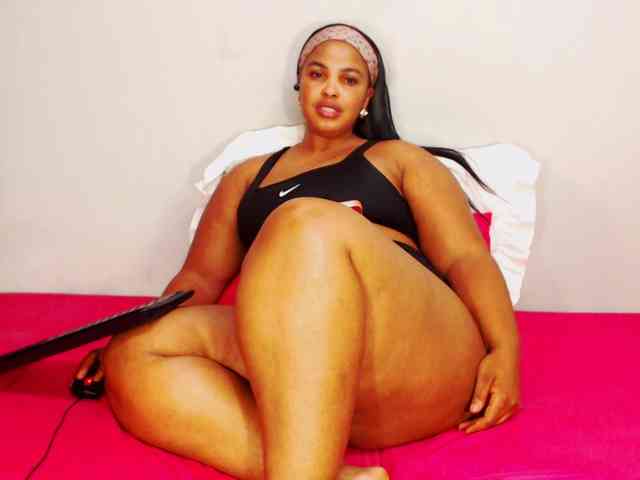 DivineBootyxxx webcam