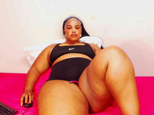 DivineBootyxxx webcam