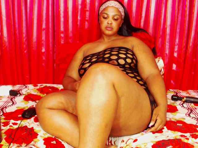 DivineBootyxxx webcam