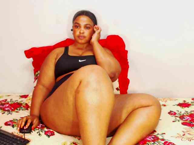 DivineBootyxxx webcam