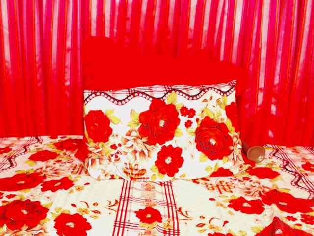 DivineBootyxxx webcam