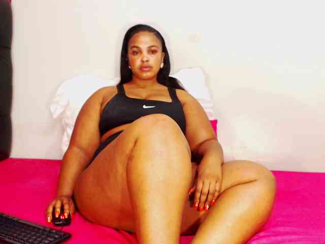 DivineBootyxxx webcam