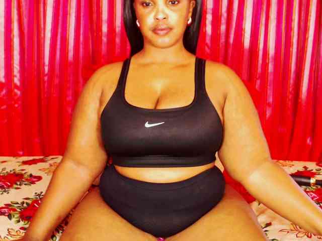 DivineBootyxxx webcam