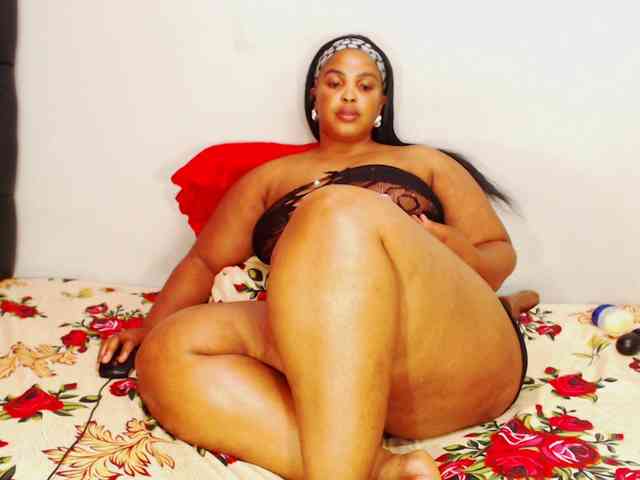 DivineBootyxxx webcam