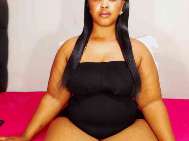 DivineBootyxxx webcam