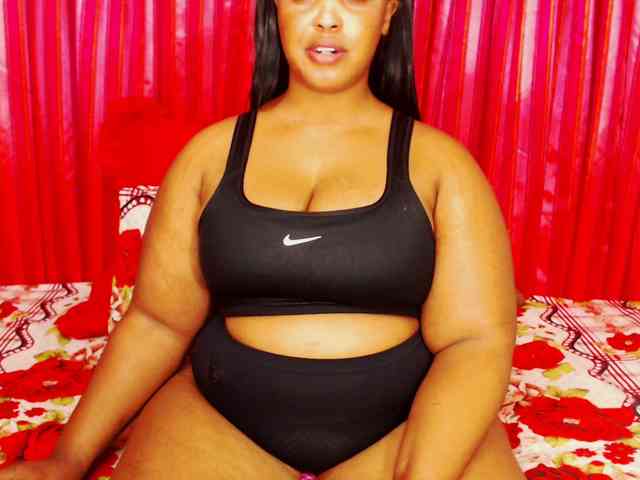 DivineBootyxxx webcam