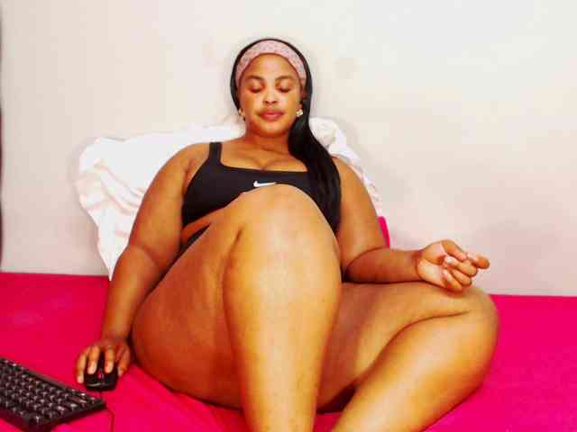 DivineBootyxxx webcam