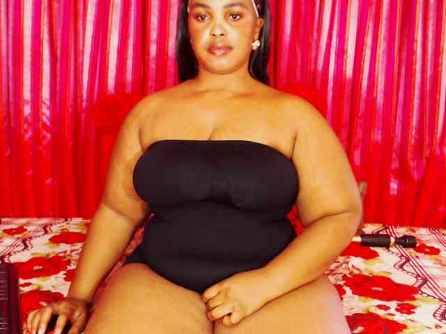 DivineBootyxxx webcam