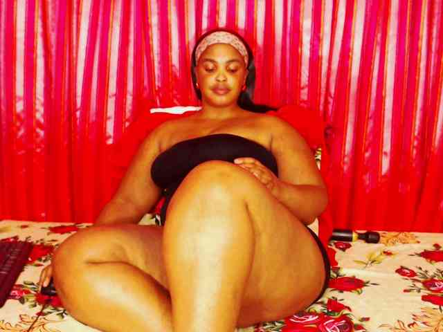 DivineBootyxxx webcam