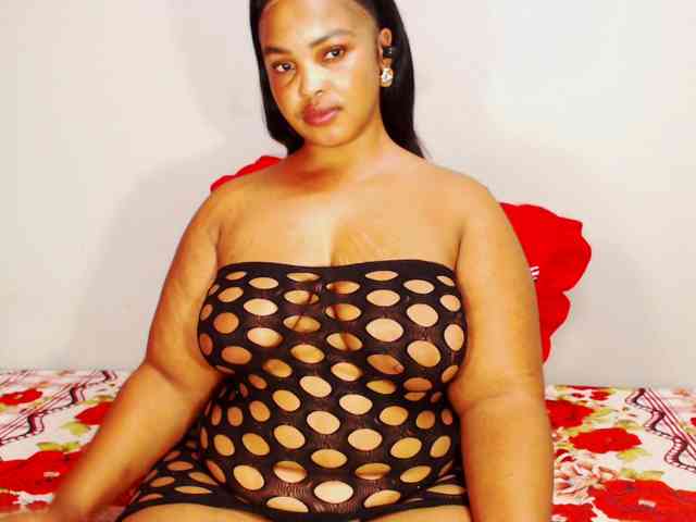 DivineBootyxxx webcam