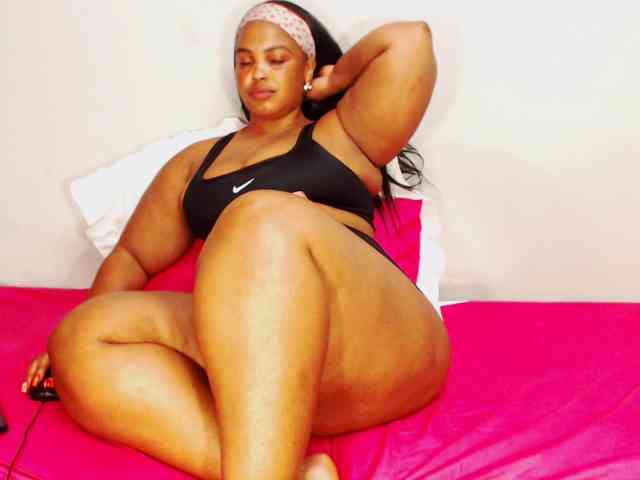 DivineBootyxxx webcam