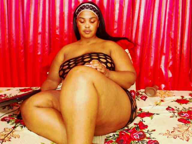 DivineBootyxxx webcam