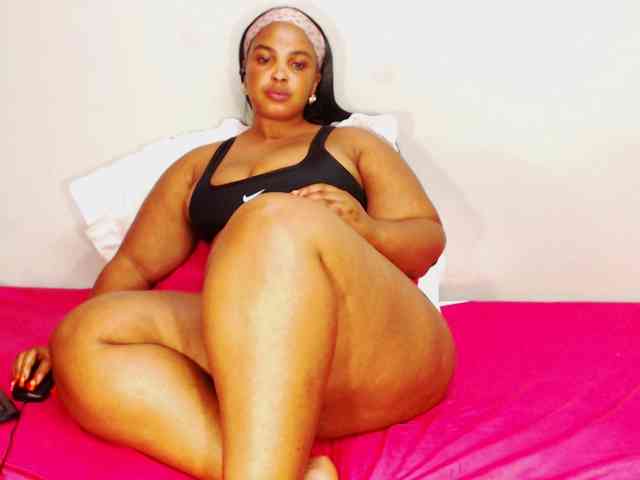 DivineBootyxxx webcam