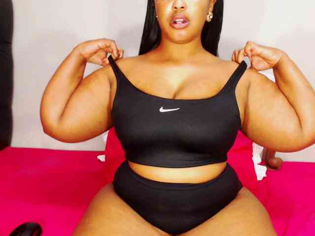 DivineBootyxxx webcam