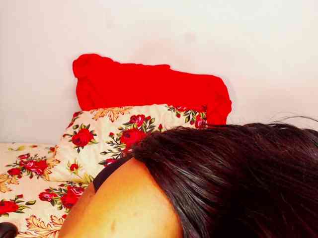 DivineBootyxxx webcam