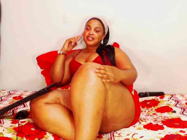 DivineBootyxxx webcam