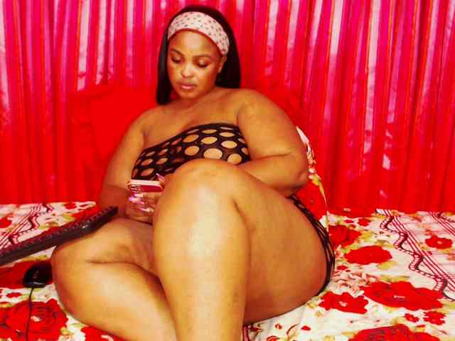 DivineBootyxxx webcam