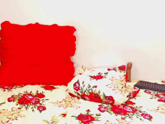 DivineBootyxxx webcam