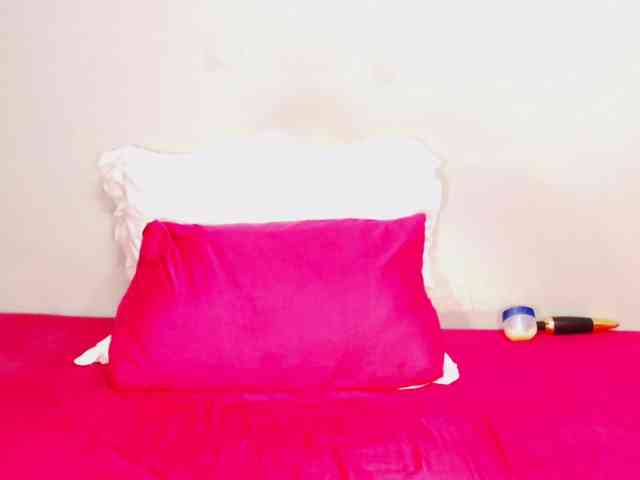 DivineBootyxxx webcam