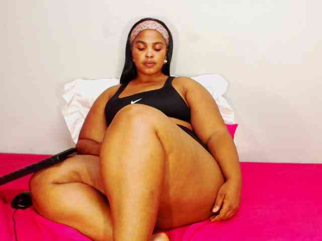 DivineBootyxxx webcam