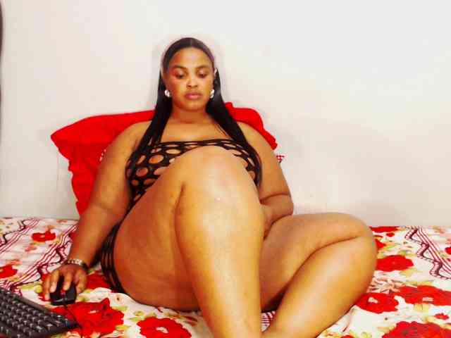 DivineBootyxxx webcam