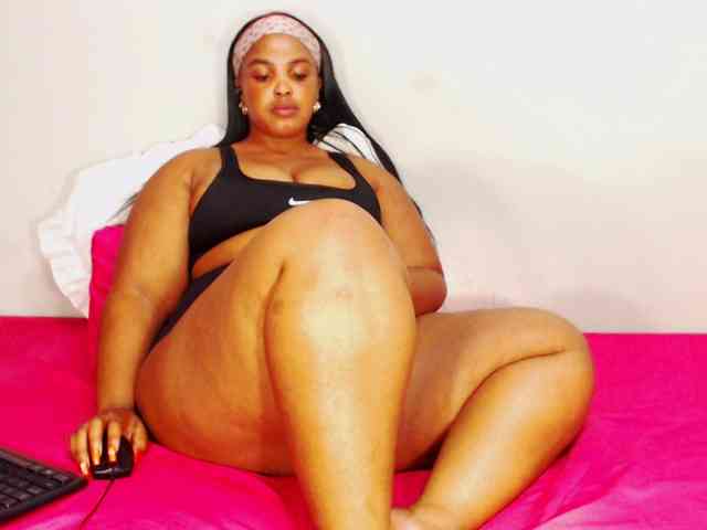 DivineBootyxxx webcam