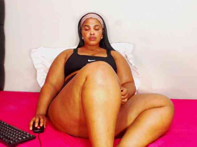 DivineBootyxxx webcam