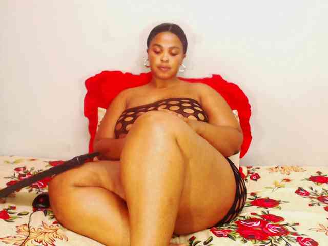 DivineBootyxxx webcam