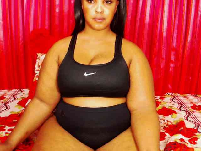 DivineBootyxxx webcam