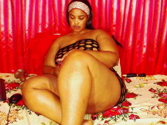 DivineBootyxxx webcam