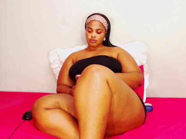 DivineBootyxxx webcam