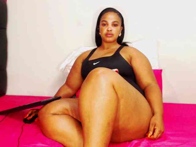 DivineBootyxxx webcam