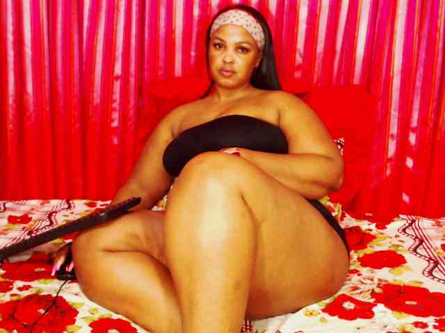 DivineBootyxxx webcam