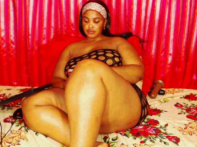 DivineBootyxxx webcam