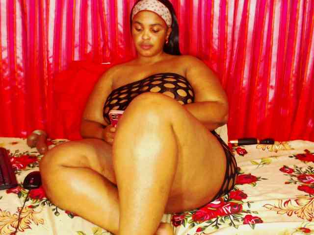 DivineBootyxxx webcam