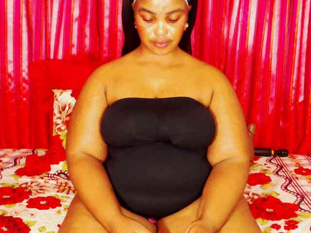 DivineBootyxxx webcam