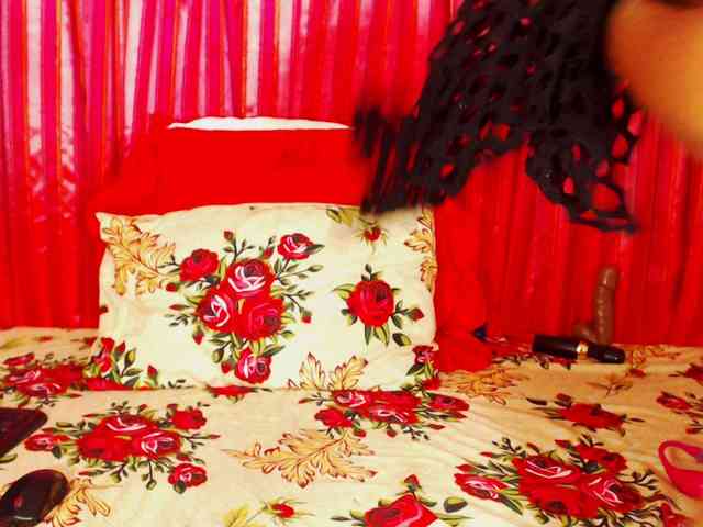 DivineBootyxxx webcam