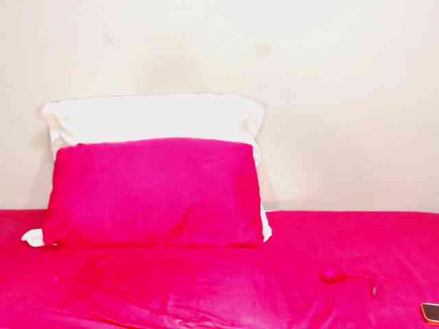 DivineBootyxxx webcam