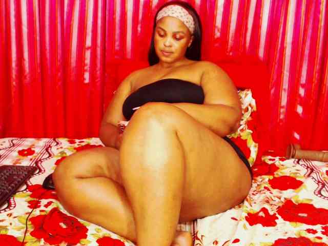 DivineBootyxxx webcam