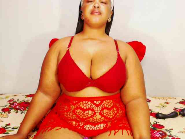 DivineBootyxxx webcam