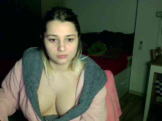 BlondyMira webcam