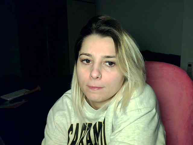 BlondyMira webcam