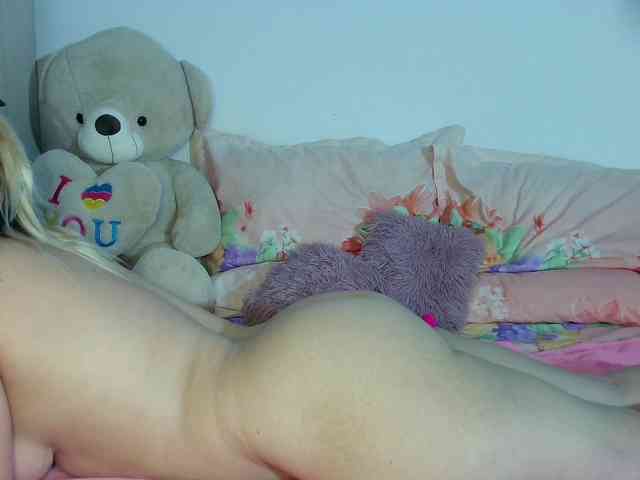 BlondyMira webcam