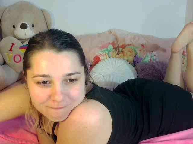 BlondyMira webcam