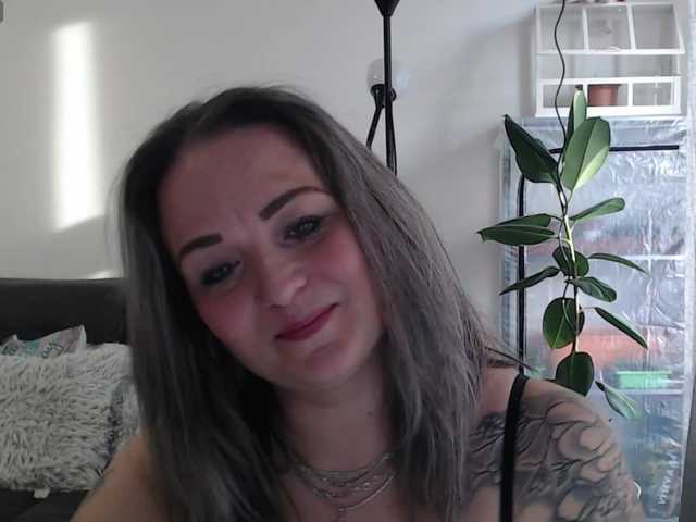 Weronique's BongaCams show and profile