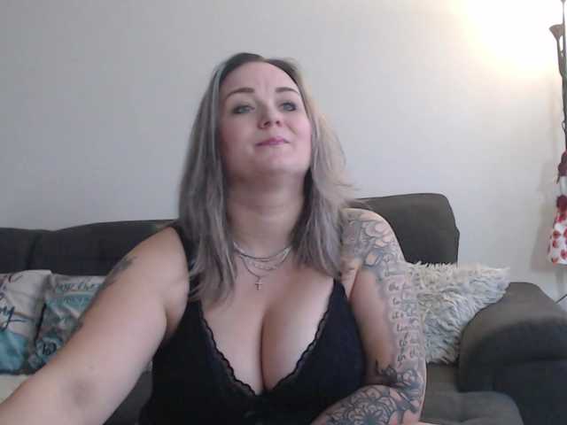 Weronique's BongaCams show and profile