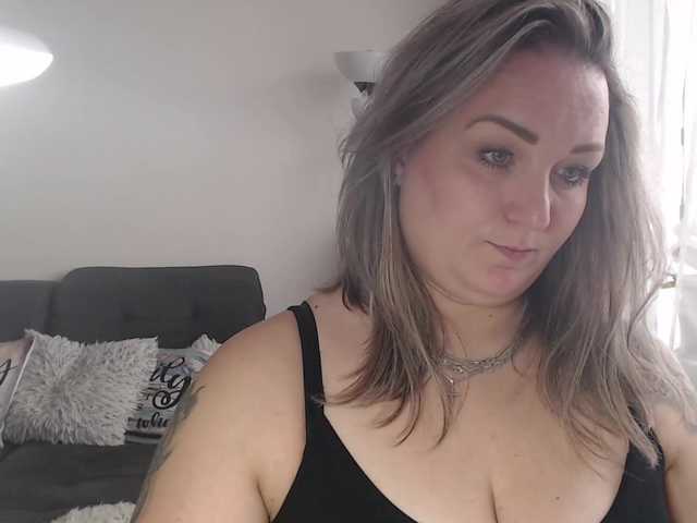 Weronique's BongaCams show and profile